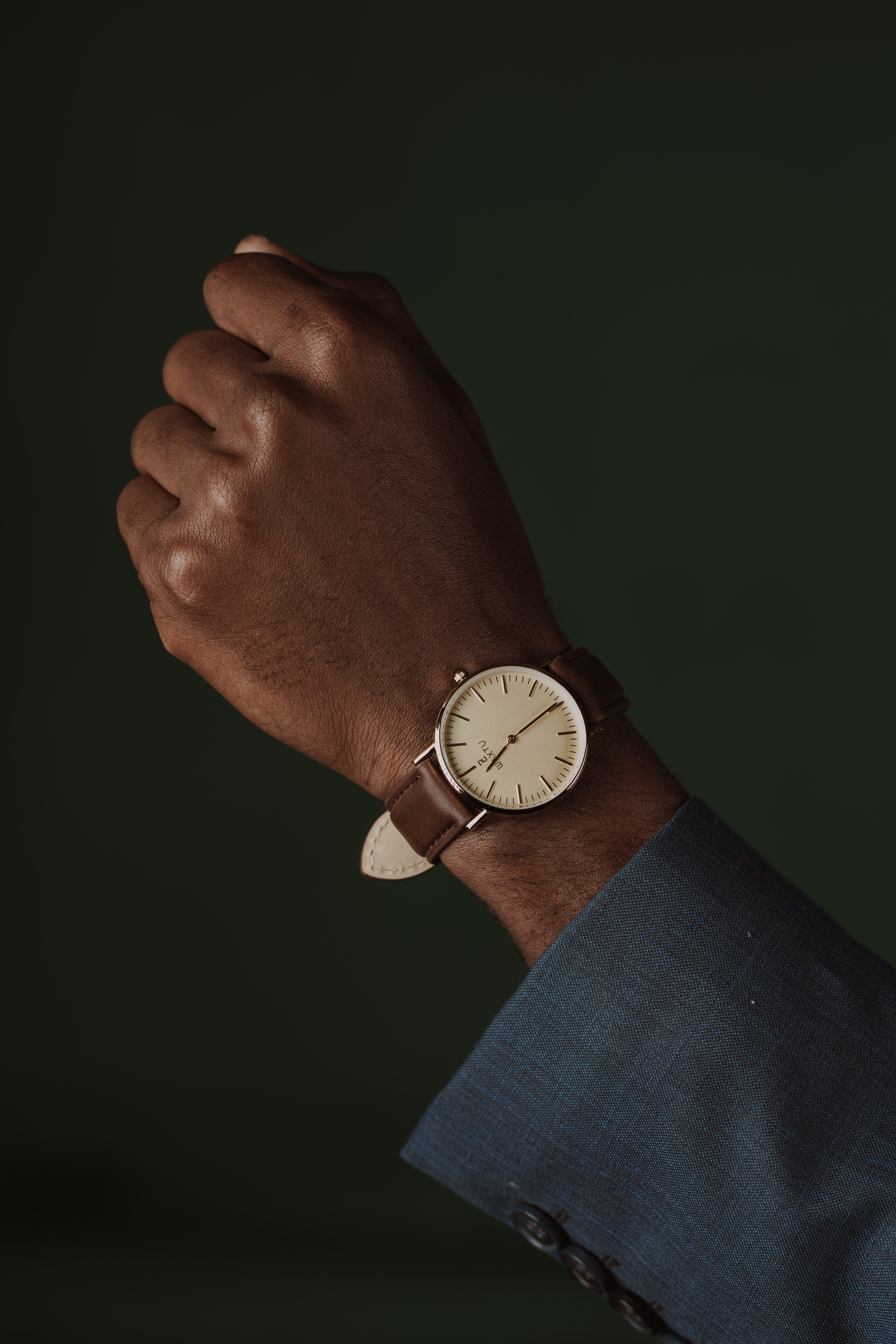 Montre cuir marron fond gold 
